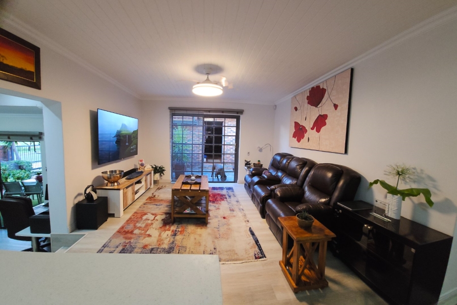 5 Bedroom Property for Sale in Langenhovenpark Free State